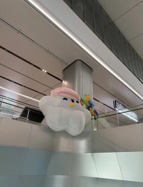 这个站的设计灵感来源于周边的山水和杭州未来科技城的云计算产业
